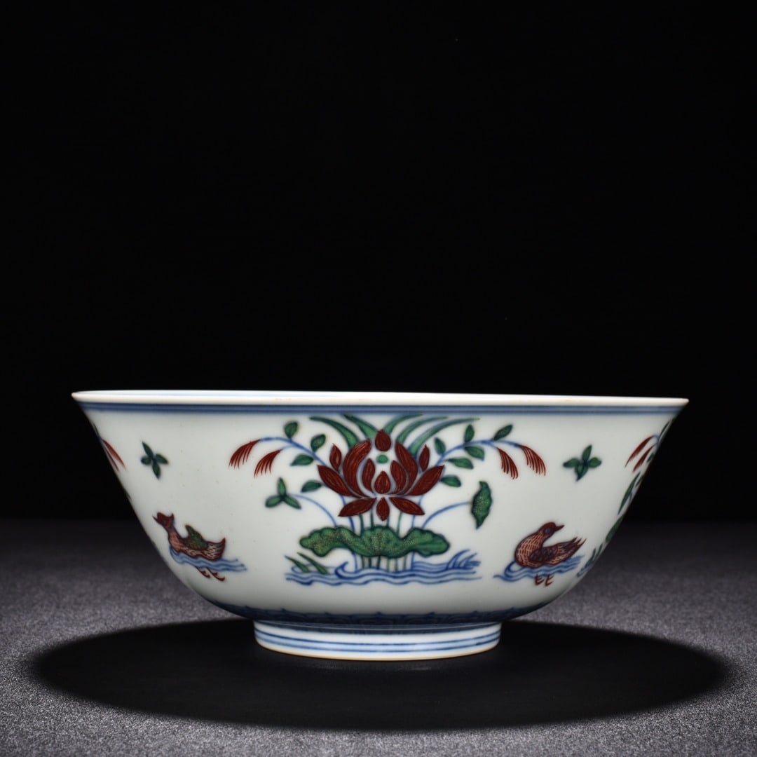 An Exquisite Chinese blueAnd white multicolored bowl: Size: Height 7.8 cm - Diameter 19.5 cm |Materials: Porcelain |Style Dynasty: Ming Dynasty |Attributed: changhua |Object: bowl