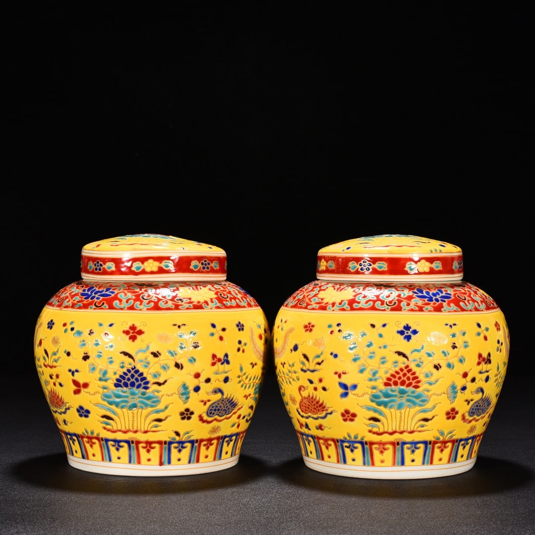 An Exquisite Chinese five-color painted golden lotus jar: Size: Height 13.6 cm - Diameter 14 cm |Materials: Porcelain |Style Dynasty: Ming Dynasty |Attributed: changhua |Object: jar