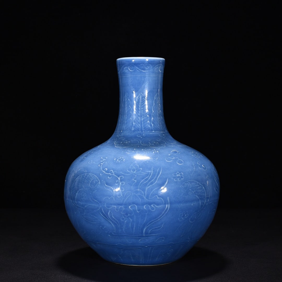 An Exquisite Chinese blue-glazed sky ball vase: Size: Height 28.5 cm - Diameter 20 cm |Materials: Porcelain |Style Dynasty: Ming Dynasty |Attributed: Yongle |Object: vase