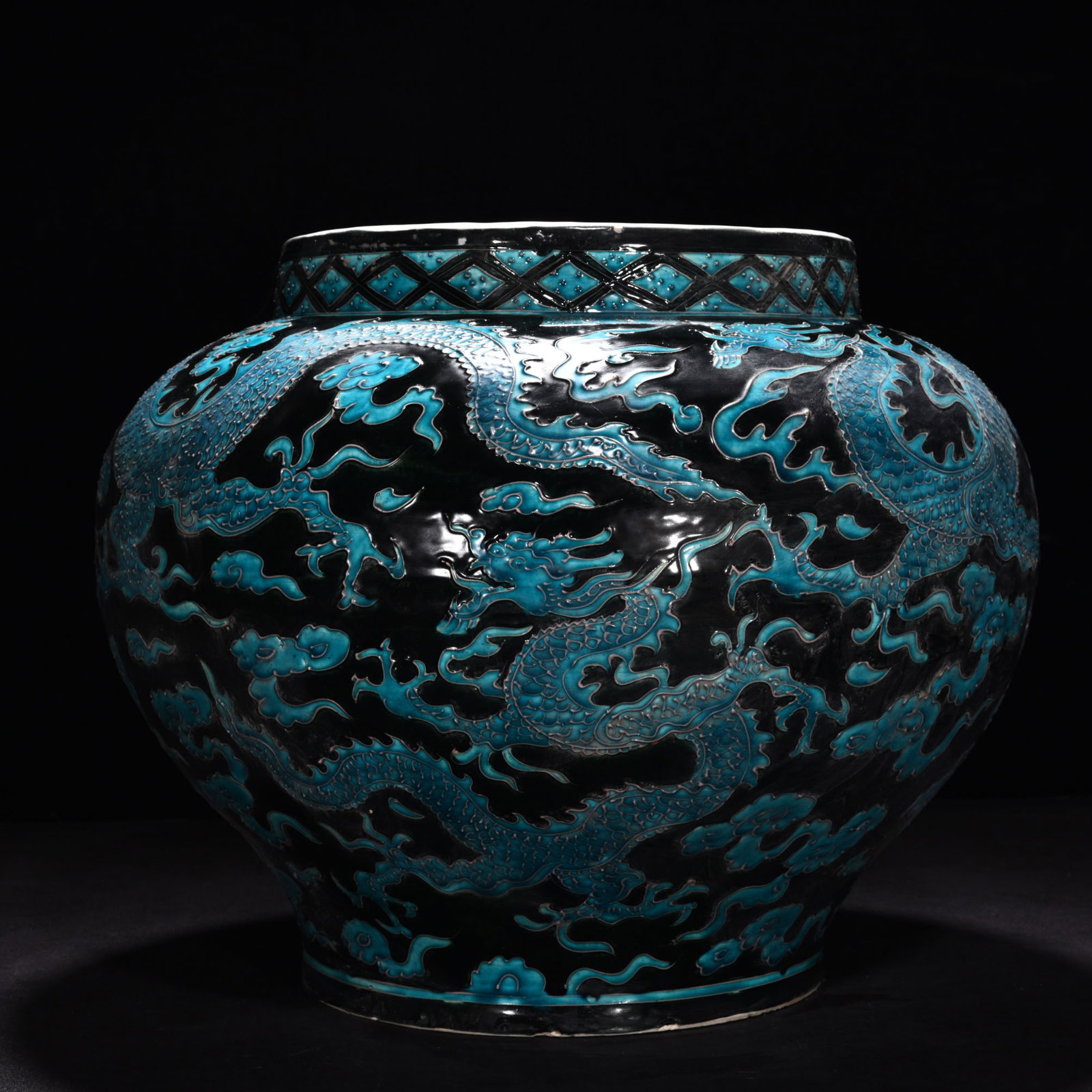 An Exquisite Chinese enamel black ground peacock jar