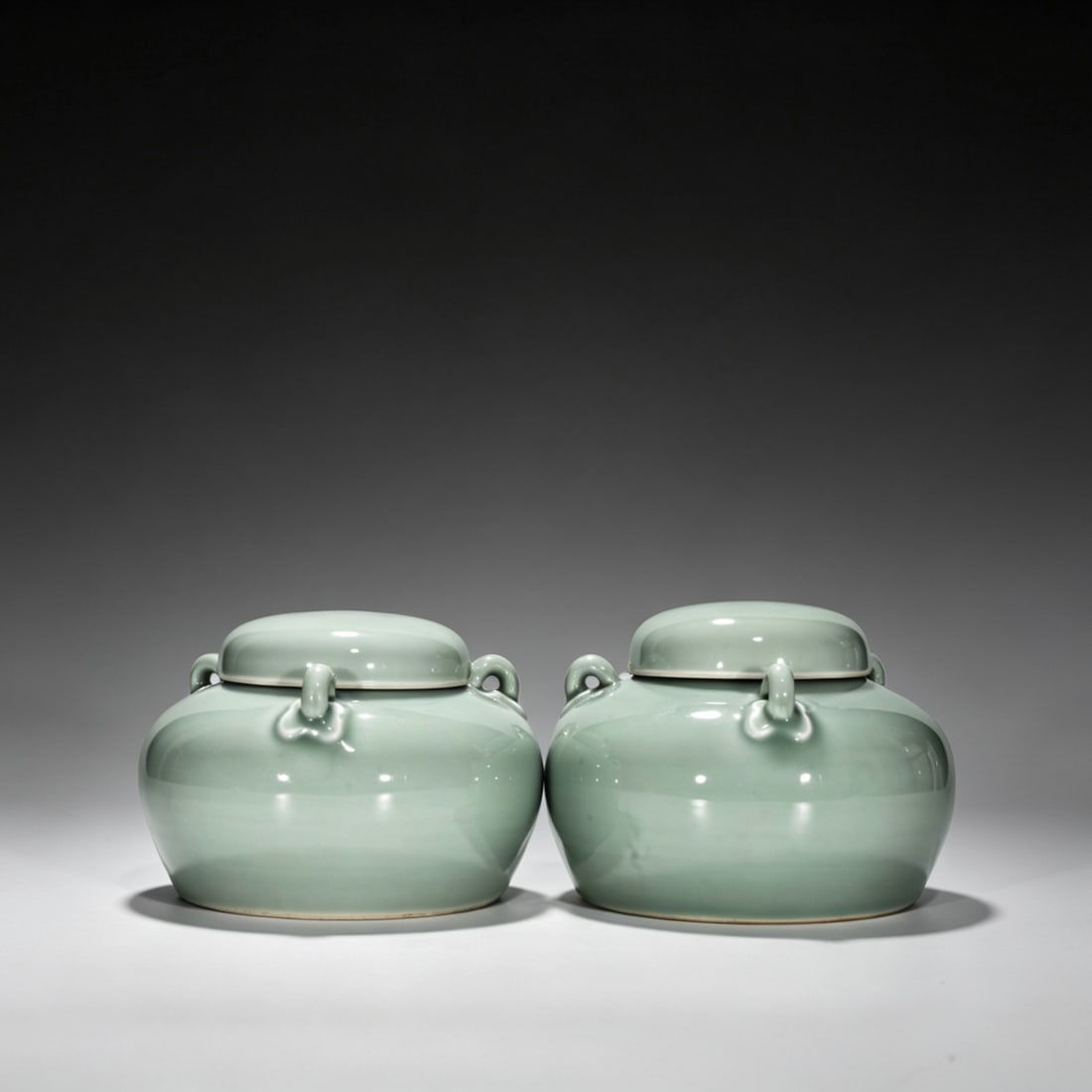 An Exquisite Chinese bean green glaze three-series covered jar: Size: Height 13 cm - Diameter 18.5 cm |Materials: Porcelain |Style Dynasty: Ming Dynasty |Attributed: Yongle |Object: jar