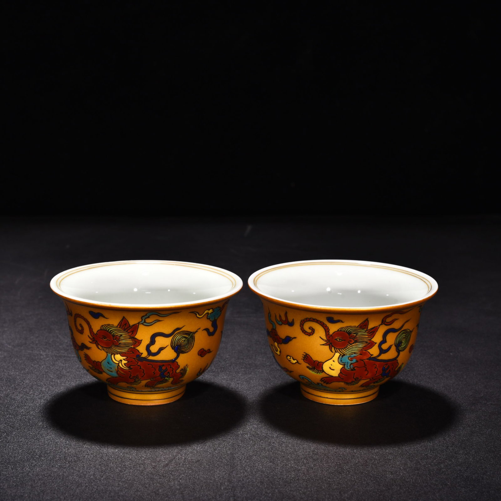 An Exquisite Chinese gold-colored flying elephant pattern hand cup: Size: Height 5.7 cm - Diameter 9.5 cm |Materials: Porcelain |Style Dynasty: Ming Dynasty |Attributed: Yongle |Object: cup