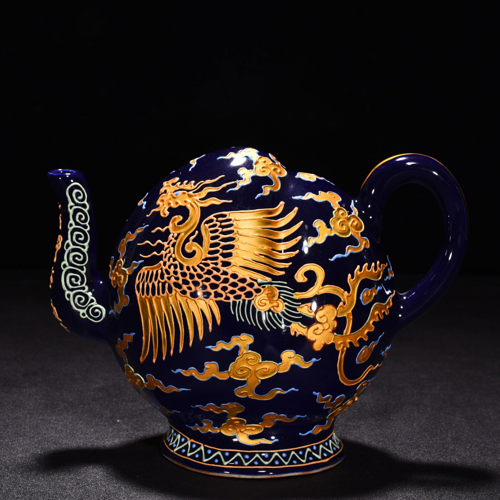An Exquisite Chinese Ji blue enamel peach-shaped pot: Size: Height 12.5 cm - Diameter 19.5 cm |Materials: Porcelain |Style Dynasty: Ming Dynasty |Attributed: Yongle |Object: pot