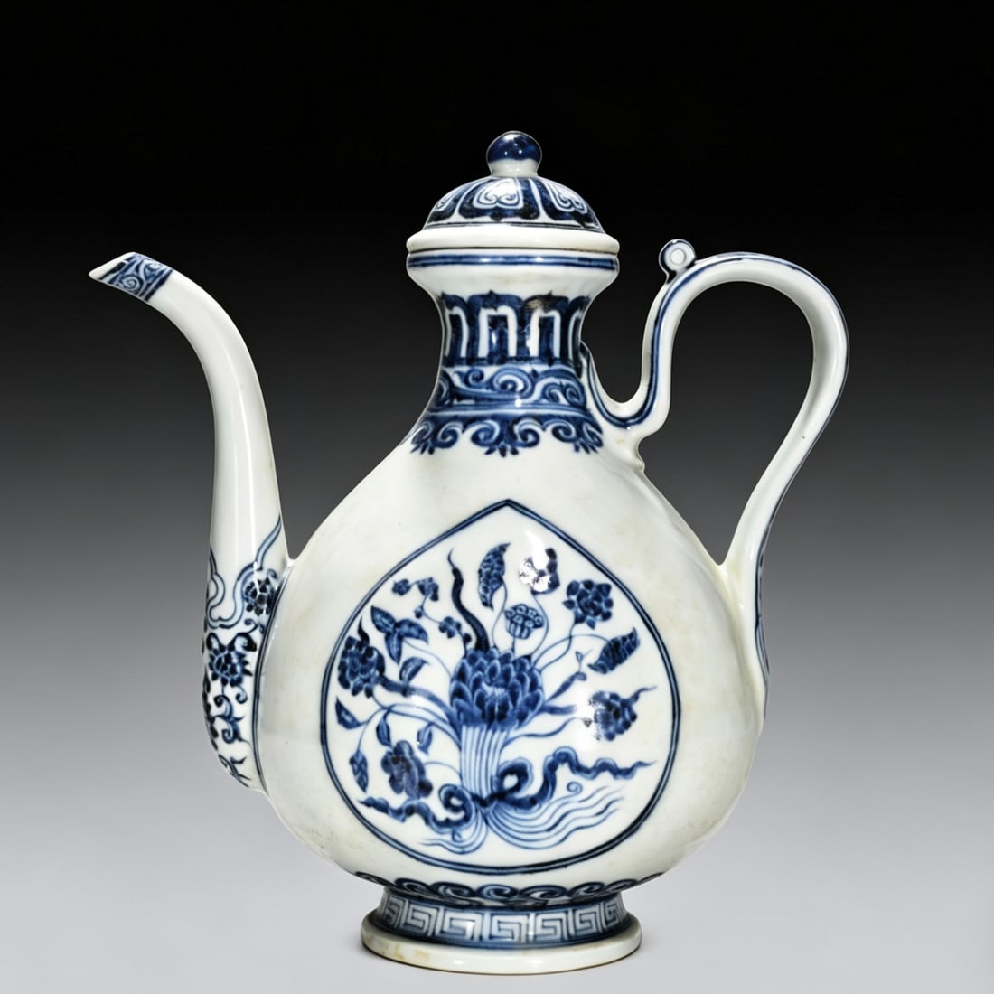 An Exquisite Chinese blueAnd white lotus teapot: Size: Height 27 cm - Diameter 25 cm |Materials: Porcelain |Style Dynasty: Ming Dynasty |Attributed: Yongle |Object: teapot