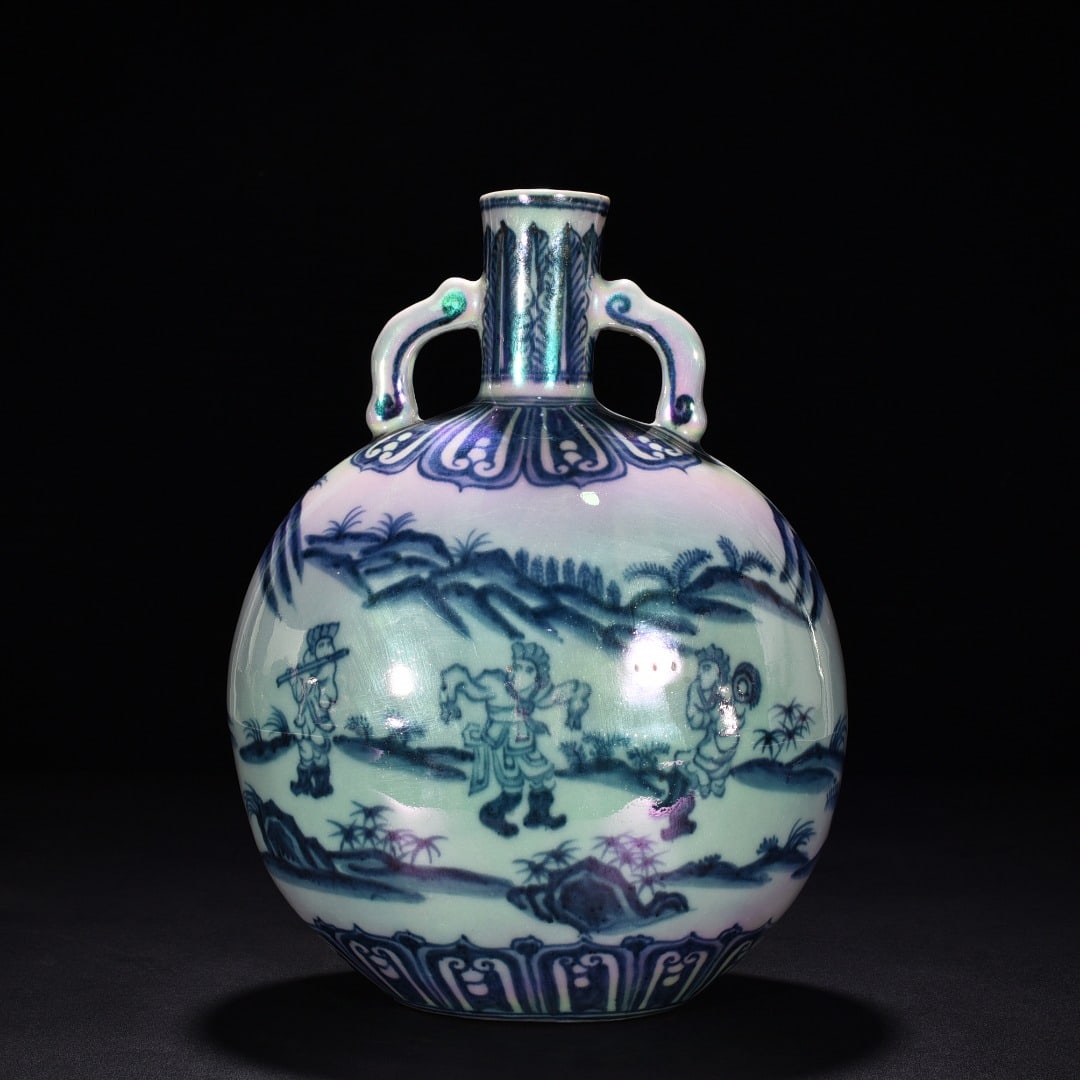 An Exquisite Chinese blueAnd white colorful Hu flat vase: Size: Height 29 cm - Diameter 21 cm |Materials: Porcelain |Style Dynasty: Ming Dynasty |Attributed: Yongle |Object: vase