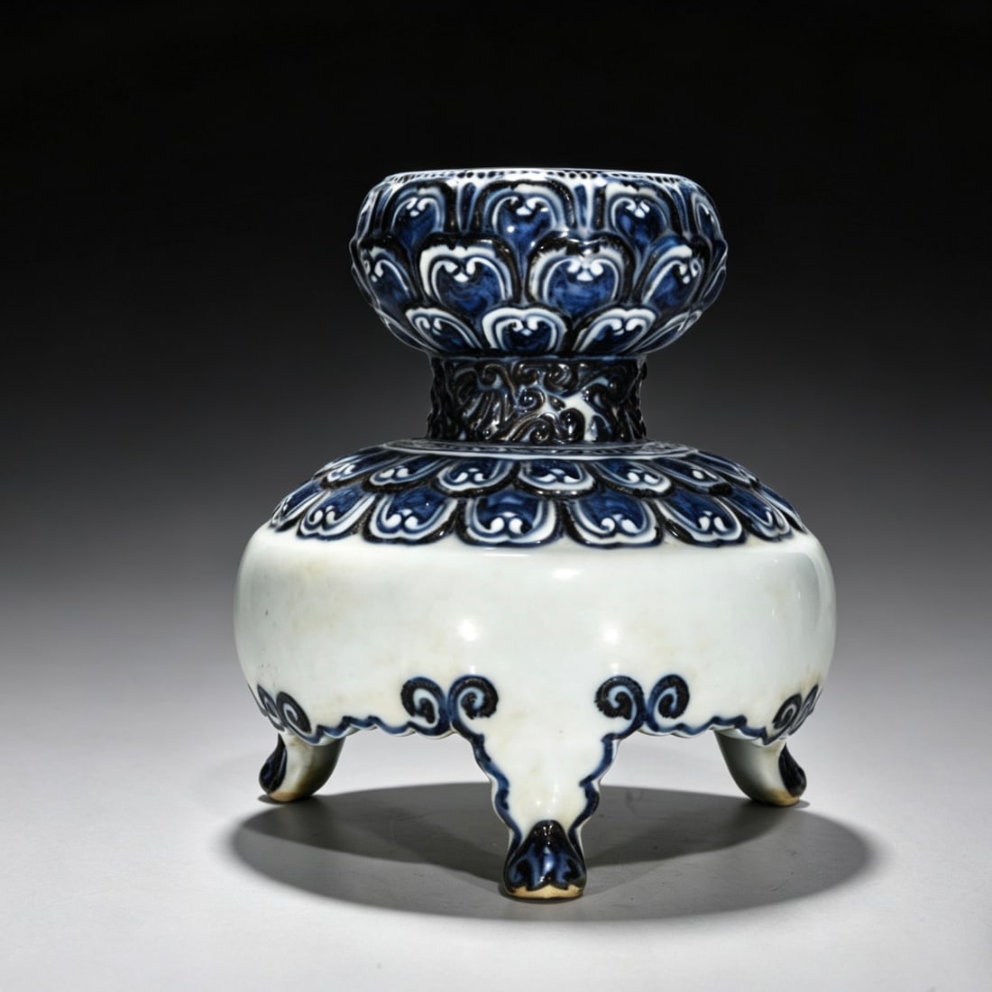An Exquisite Chinese blueAnd white Sanskri Buddha oil lamp (1 of 9)