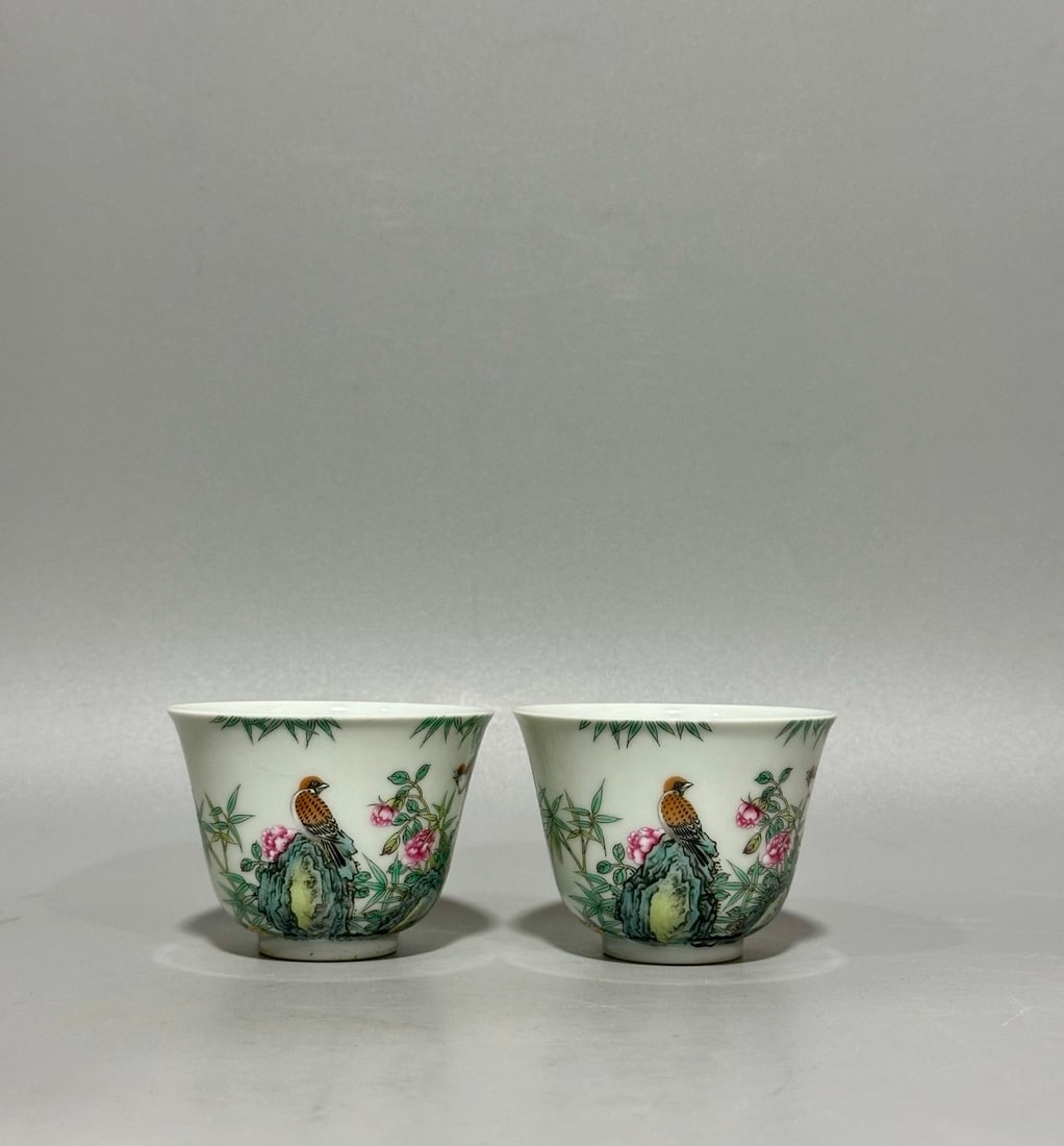 An Exquisite Chinese this enamel flower and bird cup: Size: Diameter 6.6 cm - Height 4.3 cm |Materials: Porcelain |Style Dynasty: Qing dynasty |Inscription: Yongzheng Mark |Object: cup