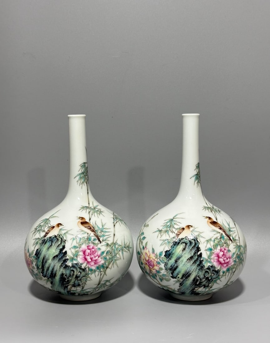 An Exquisite Chinese a long enamel vase with flowers: Size: Height 20.2 cm - Diameter 12 cm |Materials: Porcelain |Style Dynasty: Qing dynasty |Inscription: Yongzheng Mark |Object: vase