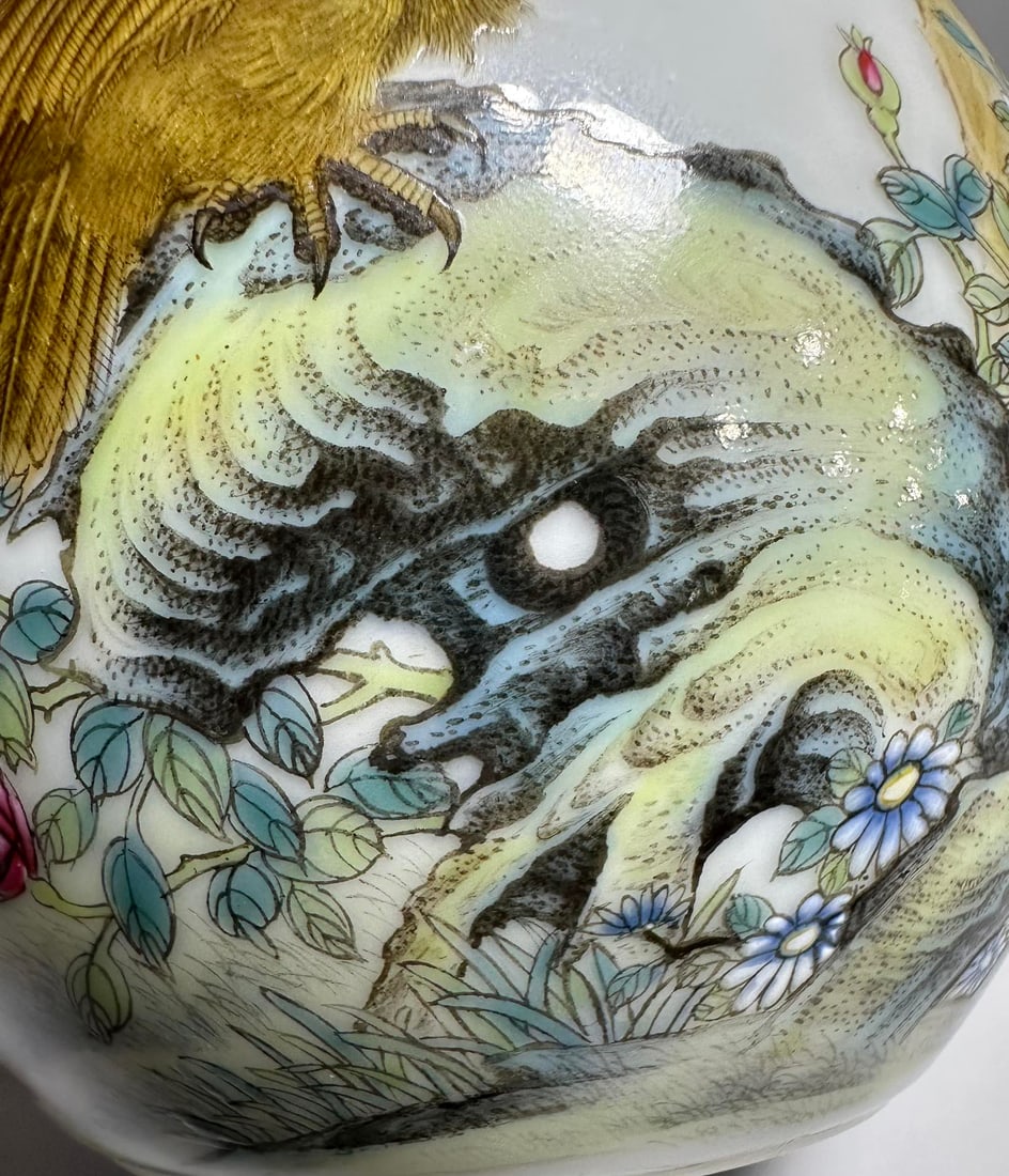 An Exquisite Chinese pastel eagle-patterned vase - 8