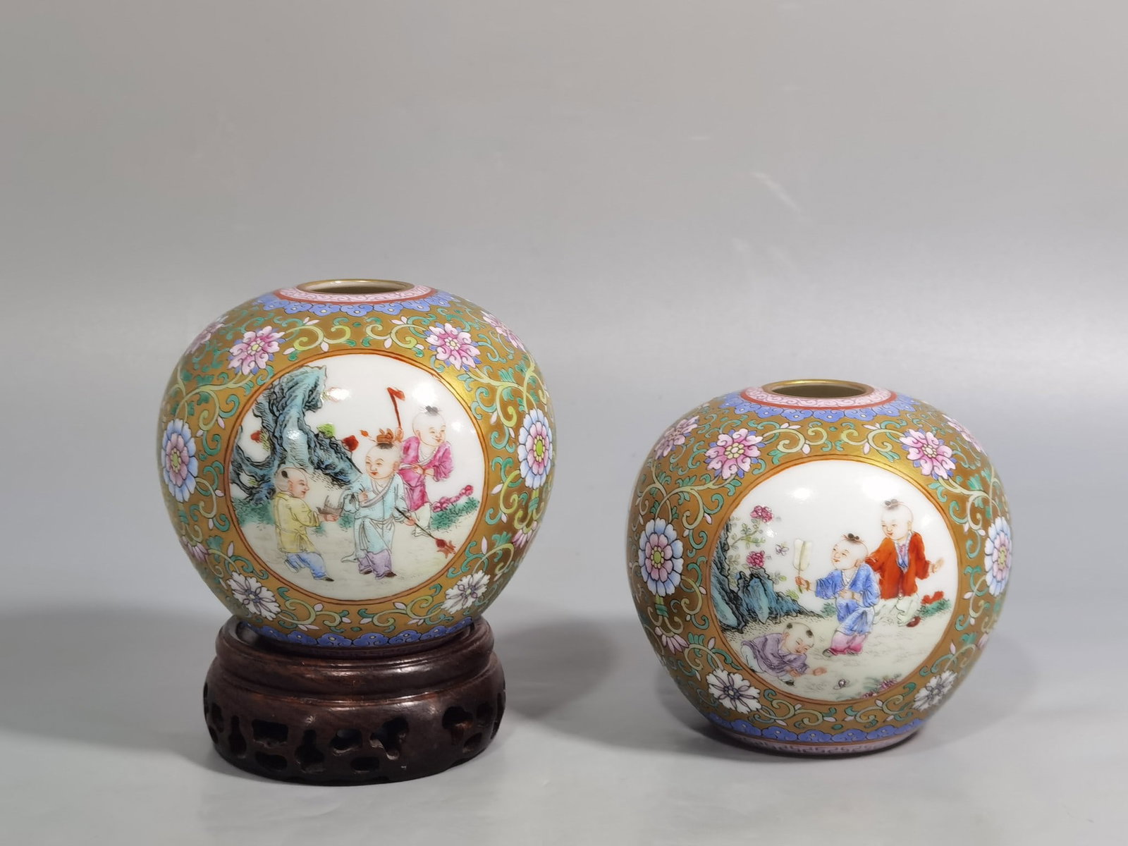 An Exquisite Chinese year Gemdale pink color window baby play basin: Size: Diameter 8.5 cm - Height 7.5 cm |Materials: Porcelain |Style Dynasty: Qing dynasty |Inscription: Hongxian Mark |Object: pot