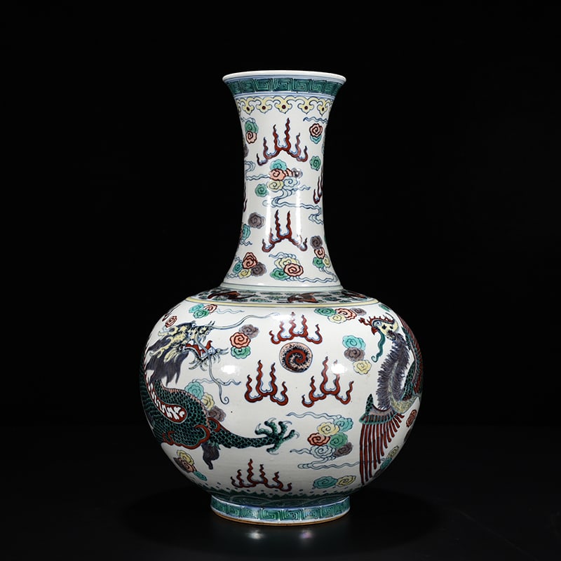 An Exquisite Chinese doucai dragon and phoenix pattern vase (1 of 9)