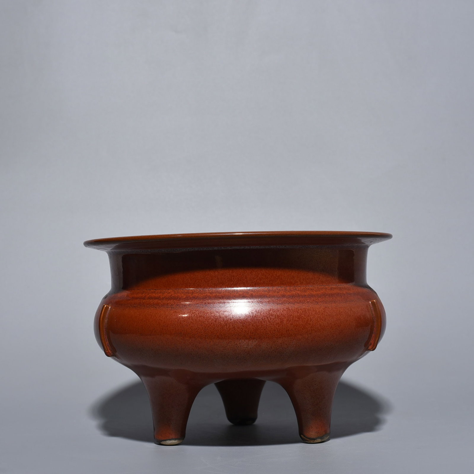 An Exquisite Chinese Purple gold-glazed three-legged furnace: Size: Width 23 cm - Height 15 cm |Materials: Porcelain |Style Dynasty: Qing dynasty |Inscription: Qianlong Mark |Object: furnace
