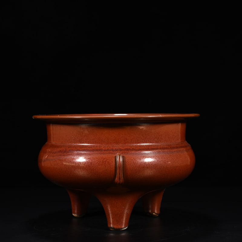 An Exquisite Chinese Purple Gold Glaze Furnace: Size: Width 15 cm - Height 13.5 cm |Materials: Porcelain |Style Dynasty: Qing dynasty |Inscription: Qianlong Mark |Object: furnace