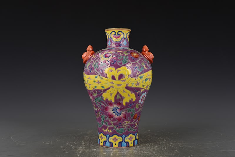 An Exquisite Chinese rouge red ground enamel plum vase with floral: Size: Height 25 cm - Width 13 cm |Materials: Porcelain |Style Dynasty: Qing dynasty |Inscription: Qianlong Mark |Object: plum vase