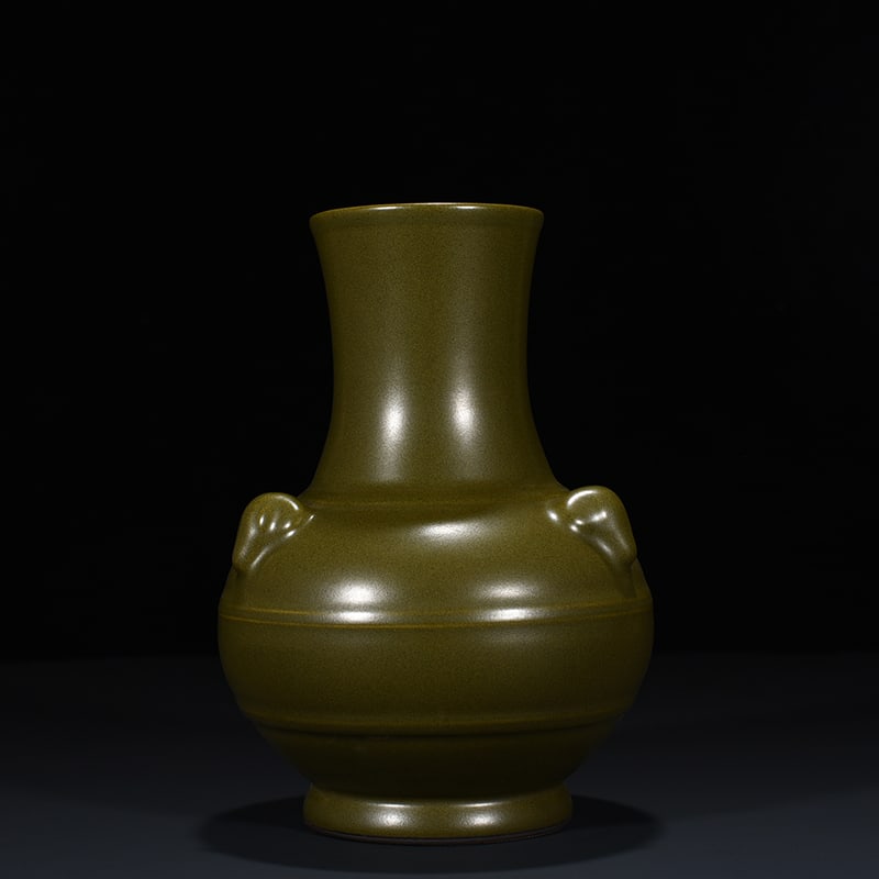 An Exquisite Chinese tea-glazed three-goat statue: Size: Height 20 cm - Width 14 cm |Materials: Porcelain |Style Dynasty: Qing dynasty |Inscription: Qianlong Mark |Object: statue