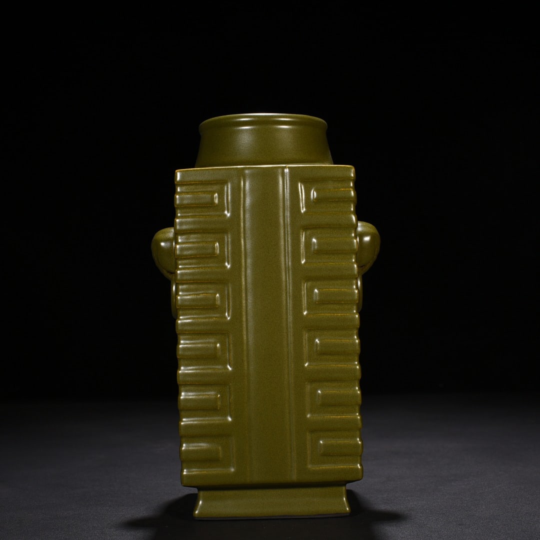 An Exquisite Chinese tea powder-glazed elephant ear Cong style bottle: Size: Height 26 cm - Width 14 cm |Materials: Porcelain |Style Dynasty: Qing dynasty |Inscription: Qianlong Mark |Object: bottle