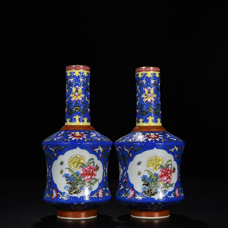 An Exquisite Chinese blue background and consecrated floral paper mallet vase: Size: Height 20.5 cm - Width 10 cm |Materials: Porcelain |Style Dynasty: Qing dynasty |Inscription: Qianlong Mark |Object: vase
