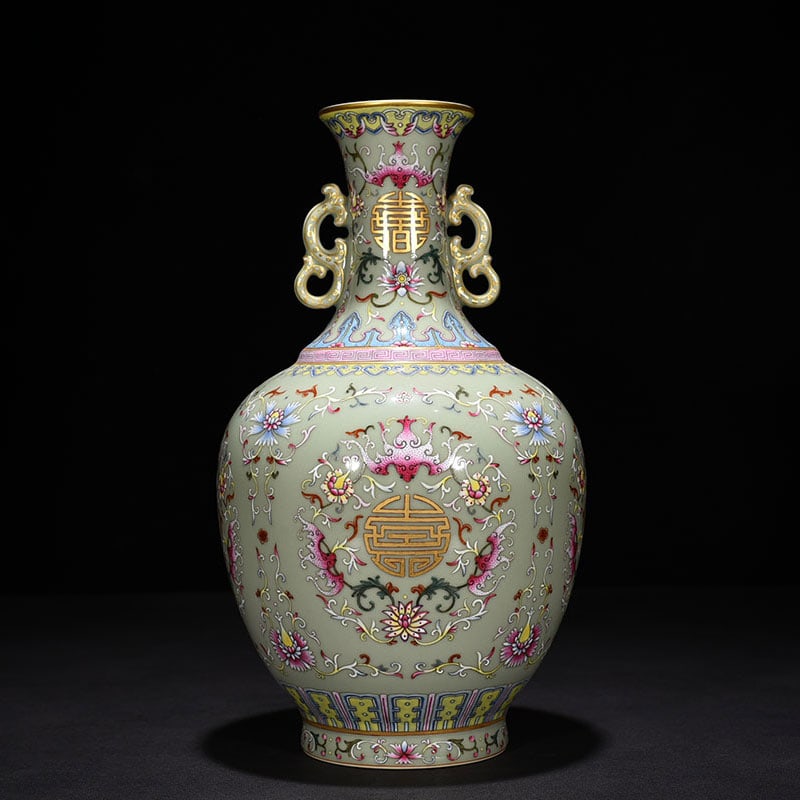 An Exquisite Chinese bean green glaze pastel gold Fushou amphora: Size: Height 20 cm - Width 11 cm |Materials: Porcelain |Style Dynasty: Qing dynasty |Inscription: Qianlong Mark |Object: amphora