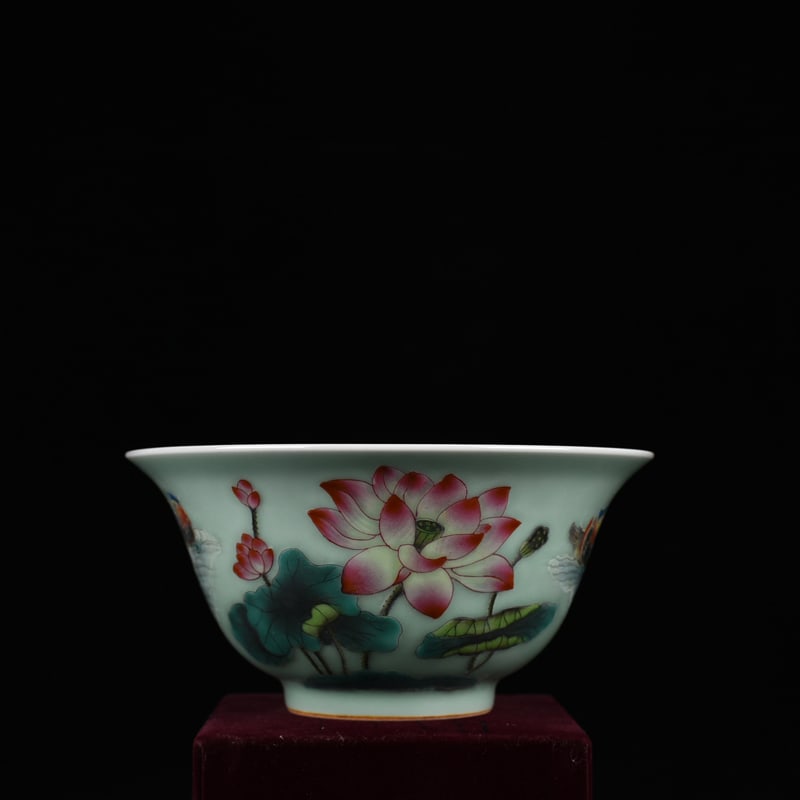 An Exquisite Chinese bean green glaze pastel lotus mandarin duck bowl: Size: Width 19 cm - Height 9 cm |Materials: Porcelain |Style Dynasty: Qing dynasty |Inscription: Qianlong Mark |Object: basket bowl