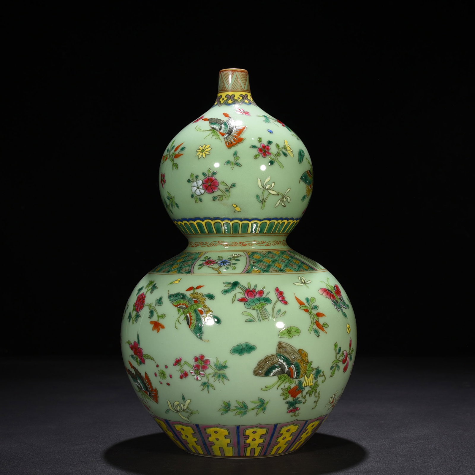 An Exquisite Chinese bean green glaze pastel butterfly love gourd vase: Size: Height 34 cm - Width 19 cm |Materials: Porcelain |Style Dynasty: Qing dynasty |Inscription: Qianlong Mark |Object: vase