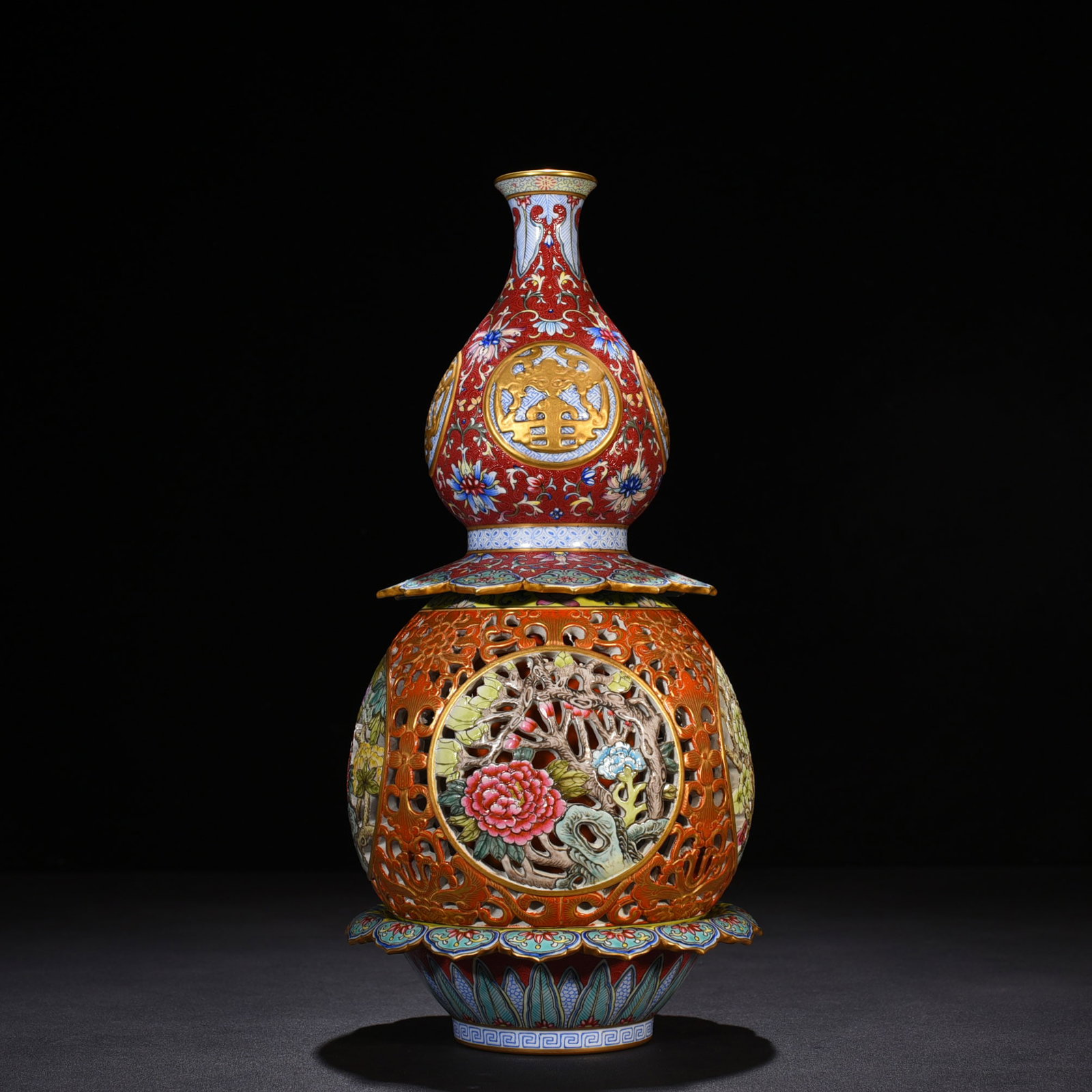 An Exquisite Chinese rolled pastel gold-painted hollow gourd bottle (1 of 9)