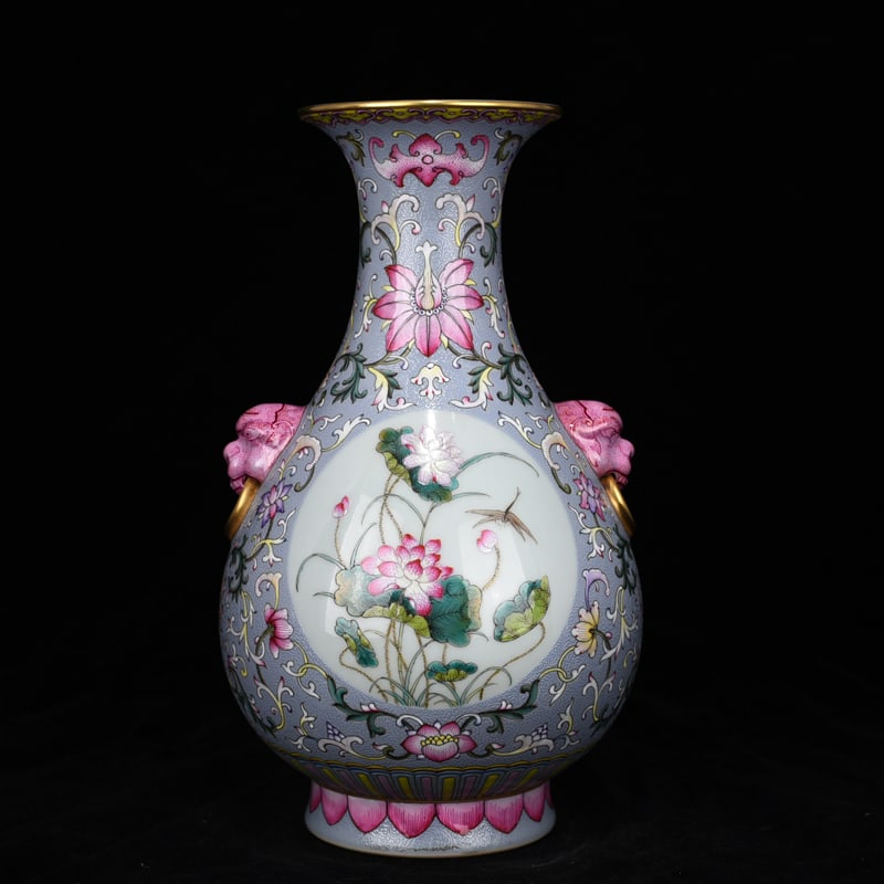 An Exquisite Chinese rolled road consecrated enamel flower ear-shaped vase: Size: Height 31.5 cm - Width 18 cm |Materials: Porcelain |Style Dynasty: Qing dynasty |Inscription: Qianlong Mark |Object: vase