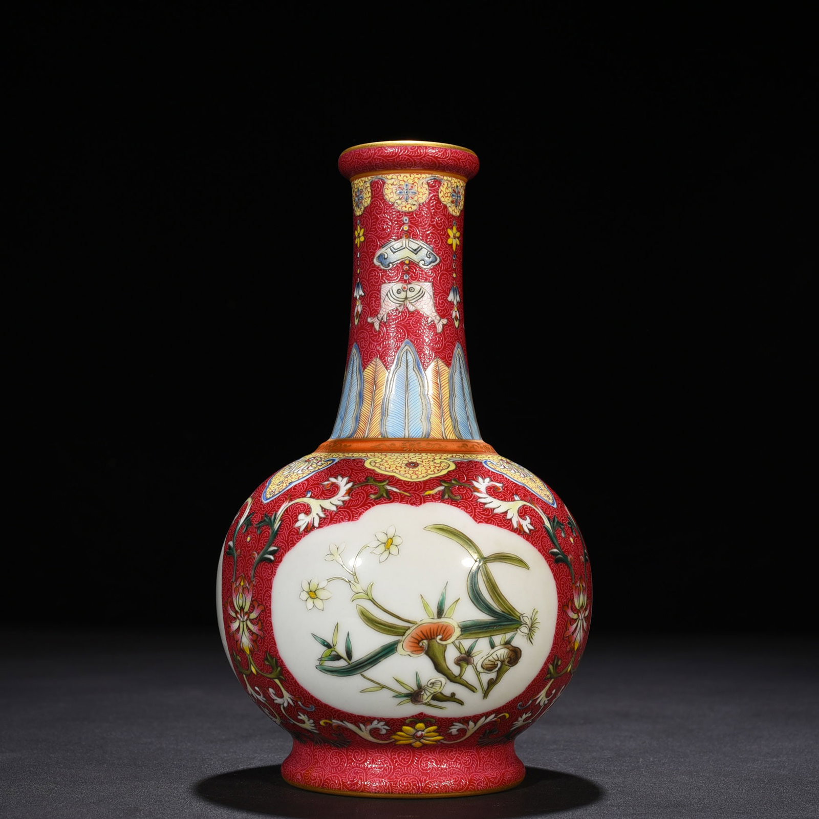 An Exquisite Chinese rolled carmine red window enamel bottle: Size: Height 22 cm - Width 13 cm |Materials: Porcelain |Style Dynasty: Qing dynasty |Inscription: Qianlong Mark |Object: bottle