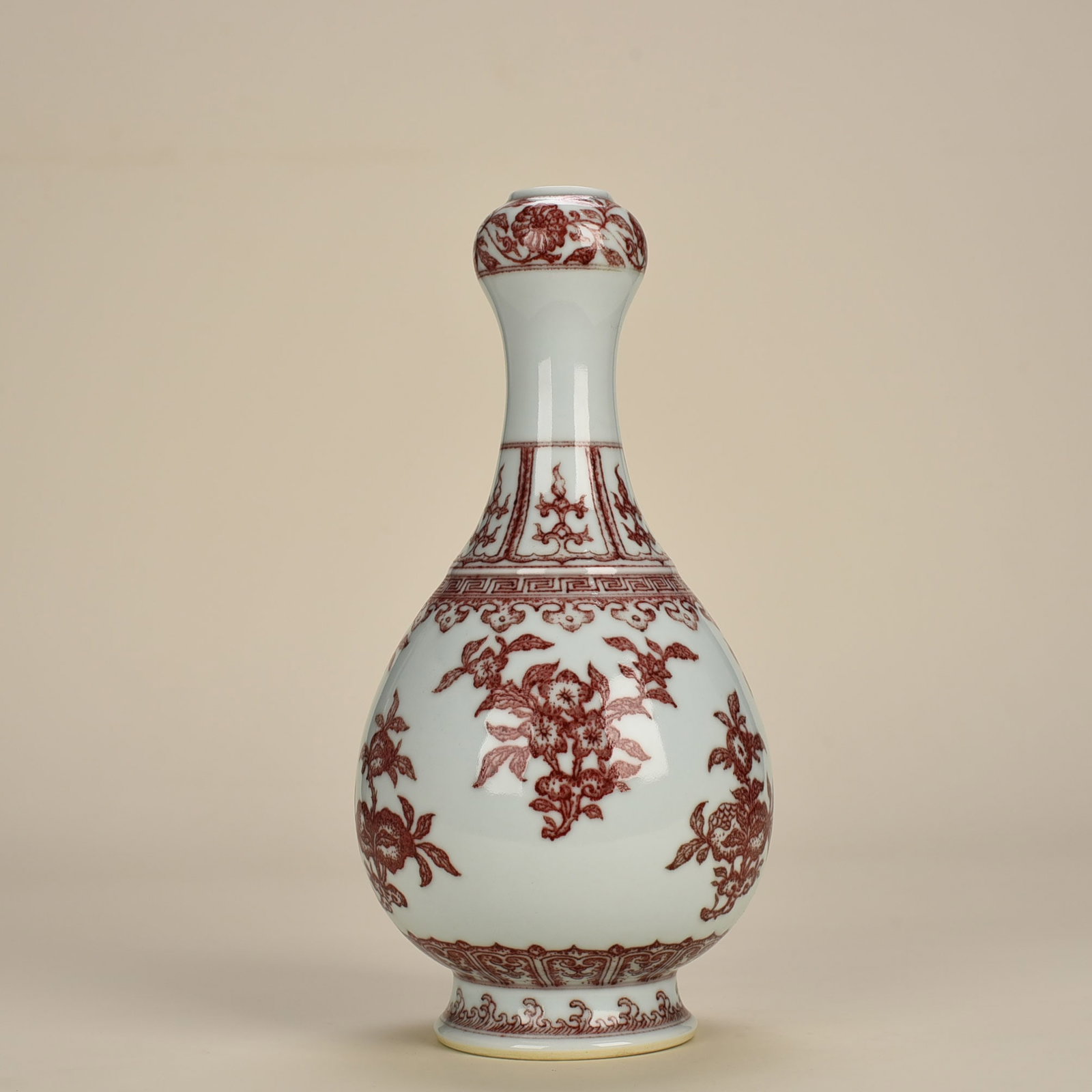 An Exquisite Chinese underglaze red garlic vase: Size: Height 30 cm - Width 13 cm |Materials: Porcelain |Style Dynasty: Qing dynasty |Inscription: Qianlong Mark |Object: vase