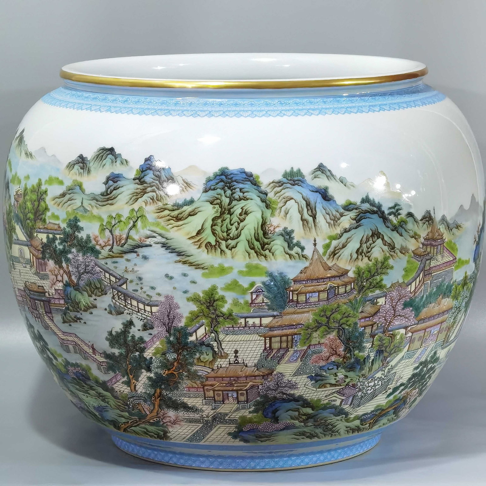 An Exquisite Chinese The top and bottom are edged with green jar: Size: Width 43 cm - Height 34.2 cm |Materials: Porcelain |Style Dynasty: Qing dynasty |Inscription: Qianlong Mark |Object: pot