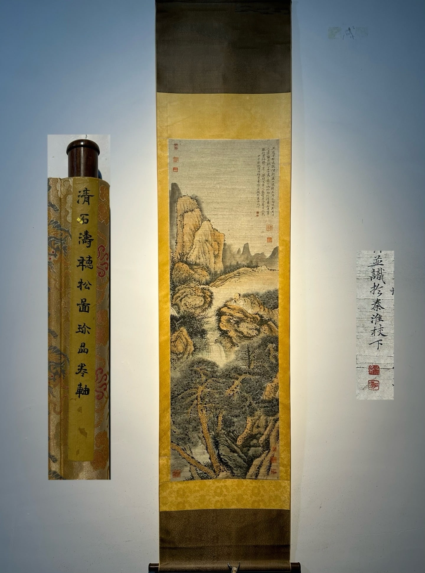 An Exquisite Chinese scroll painting: Size: Height 145 cm - Width 47 cm Materials: Silk and Paper Time Period: Qing Dynasty Manufactured by: Shi Tao Object: Scroll Shi Tao's exquisite three foot paper hand drawn painting _Listening to Pin