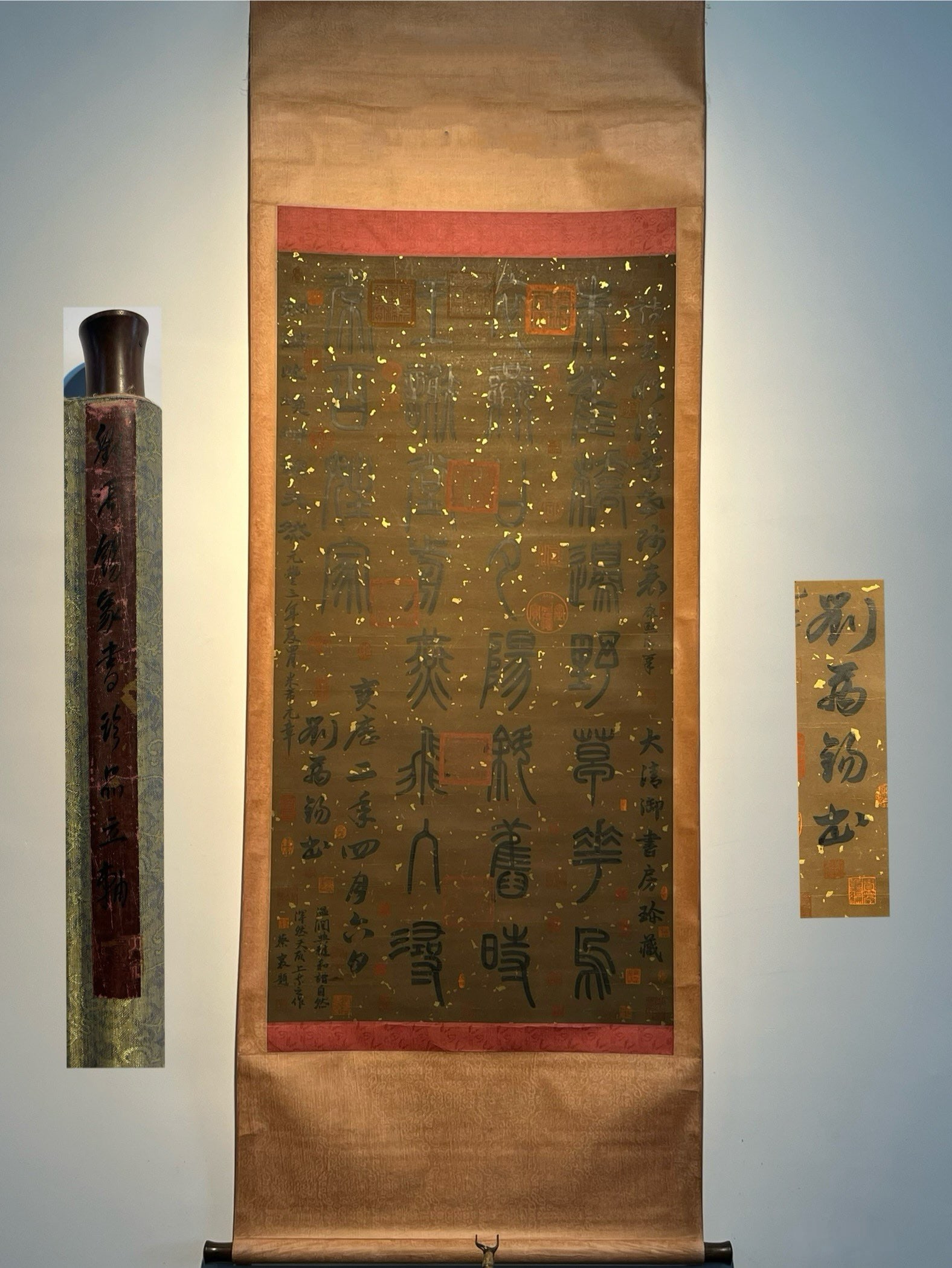 An Exquisite Chinese scroll painting: Size : Height 134 cm - Width 65 cm Materials: Silk and Paper Time Period: Tang Dynasty Manufactured by: Liu Yuxi Object: Scroll Liu Yuxi's exquisite hand drawn four foot calligraphy on paper, a minist