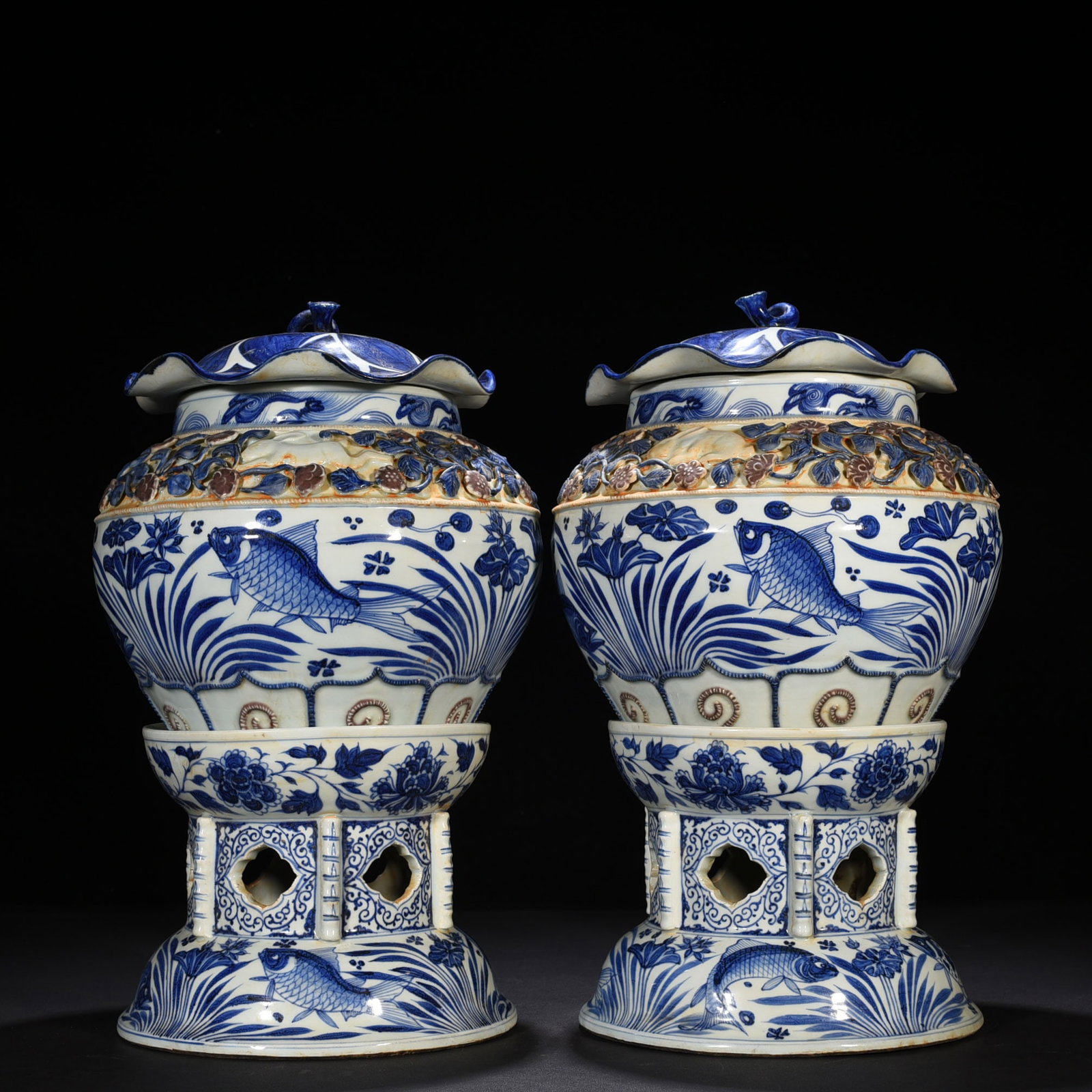 An Exquisite Chinese blue and white fish and algae pattern plastic flower lotus leaf lid jar with (1 of 9)