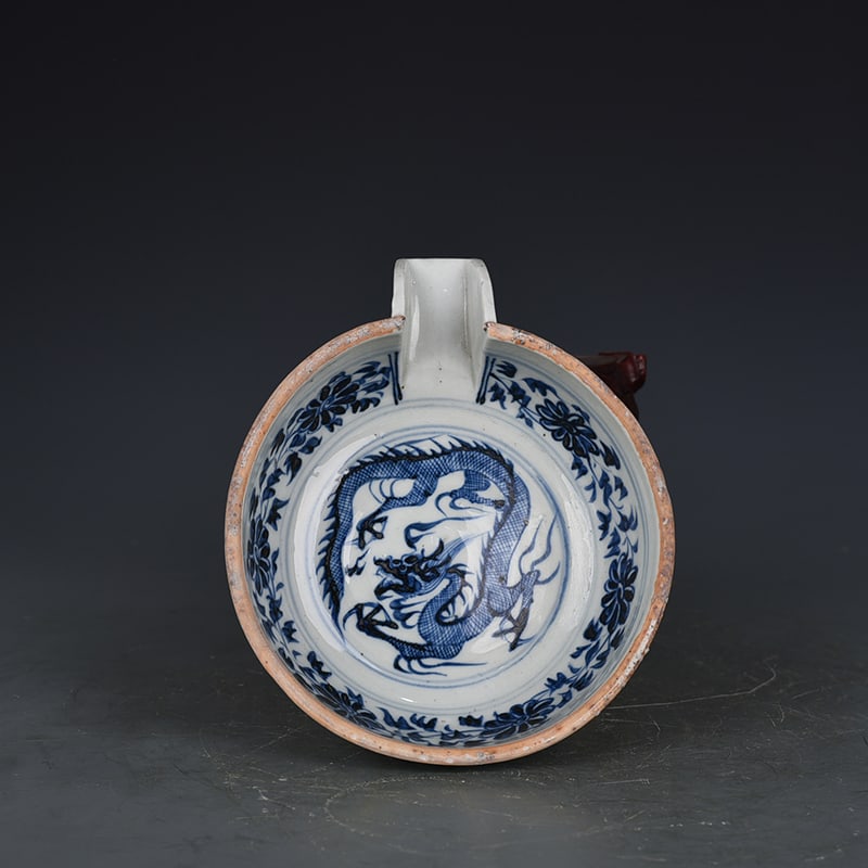 An Exquisite Chinese blue and white dragon pattern porcelain vase: Size: Height 17 cm - Width 4.2 cm |Materials: Porcelain |Style Dynasty: Yuan dynasty |Attributed: 13th-c |Object: vase