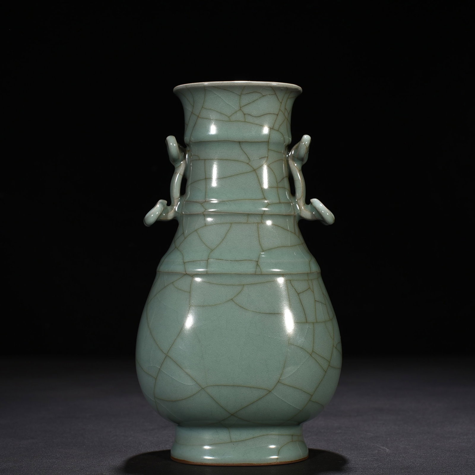 An Exquisite Chinese Guan Kiln vase