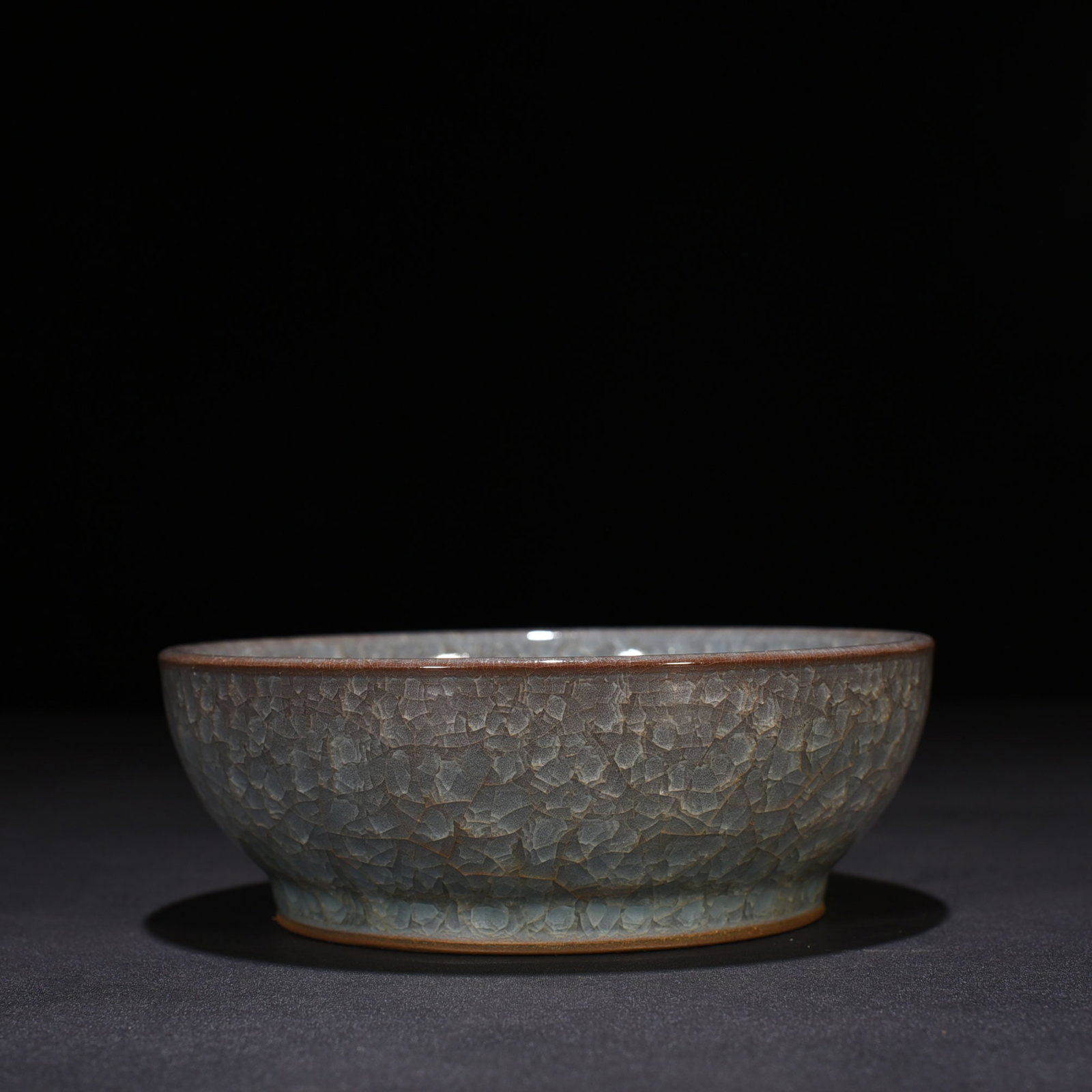 An Exquisite Chinese Guan Kiln Ice Crack Wash (1 of 9)