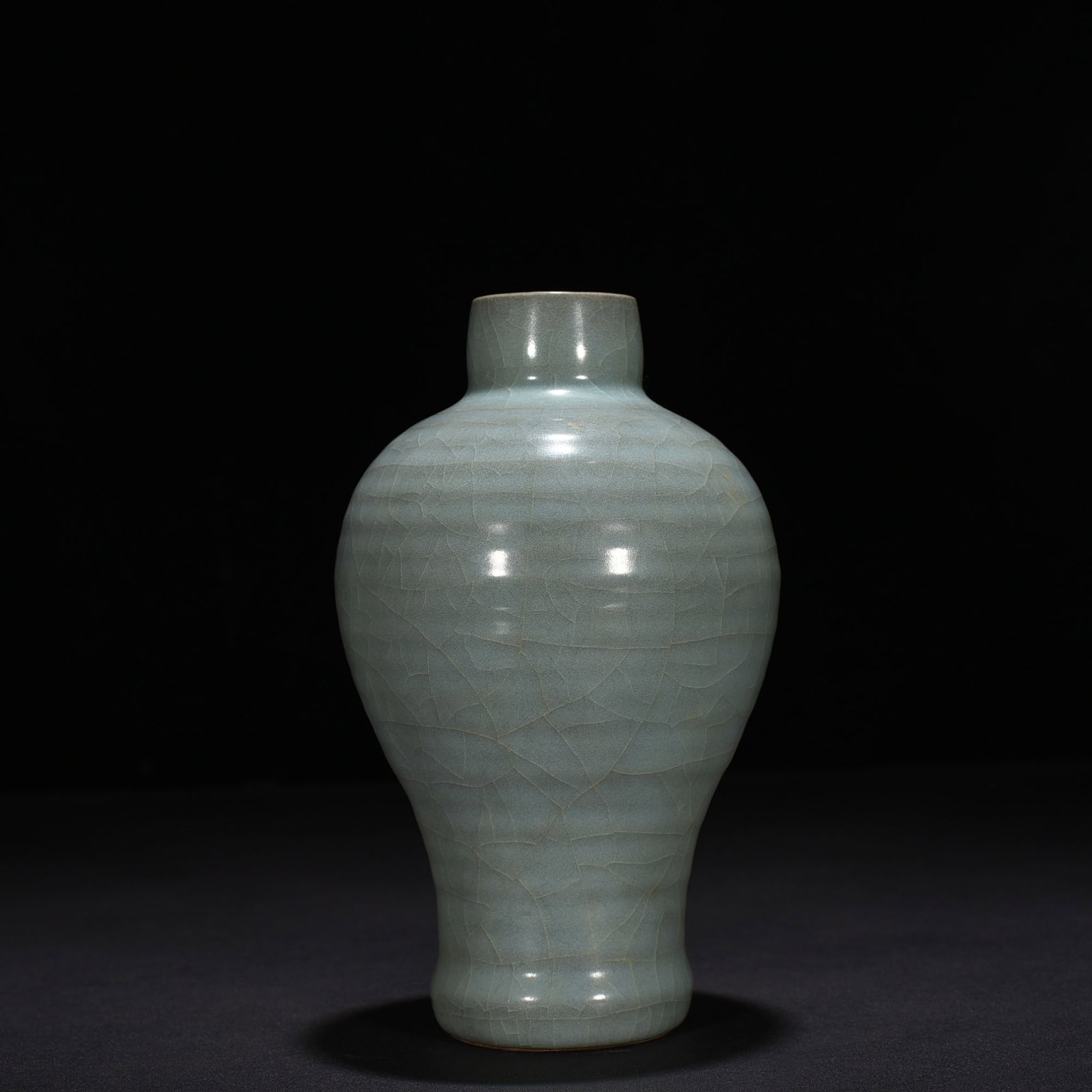 An Exquisite Chinese official kiln dazzling pattern plum vase: Size: Height 18 cm - Width 11 cm |Materials: Porcelain |Style Dynasty: Song dynasty |Attributed: 10th-c |Object: vase