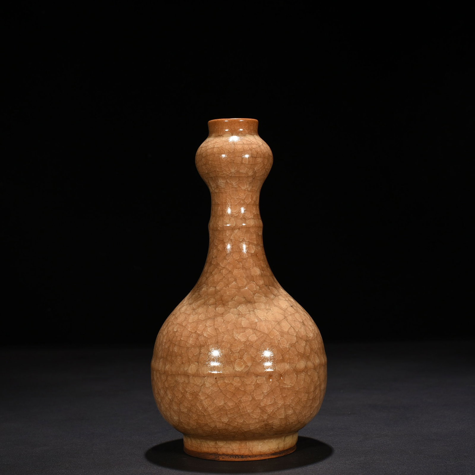 An Exquisite Chinese official kiln beige glaze ice cracked garlic vase: Size: Height 23 cm - Width 11 cm |Materials: Porcelain |Style Dynasty: Song dynasty |Attributed: 10th-c |Object: vase
