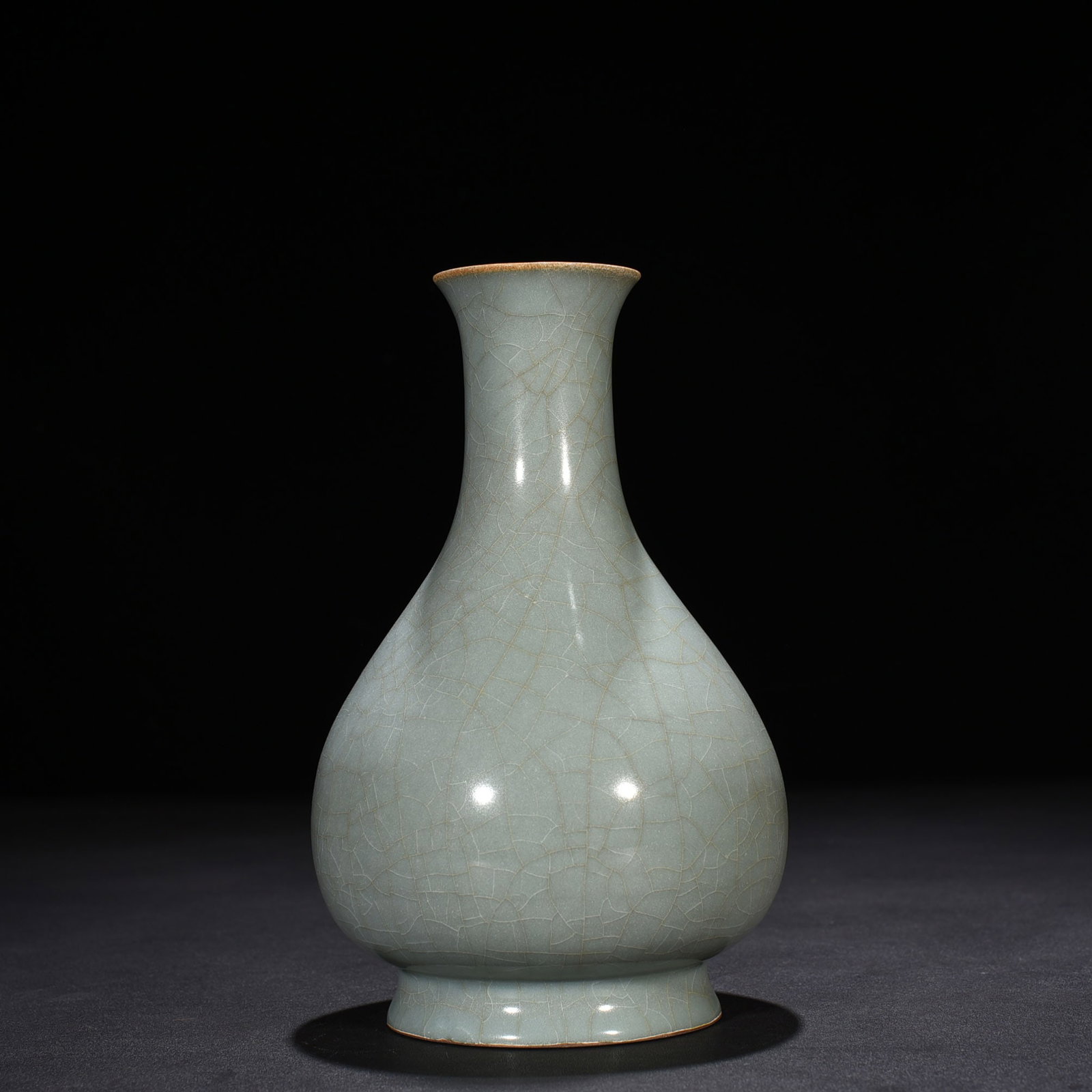 An Exquisite Chinese official kiln celadon jade pot spring vase: Size: Height 20 cm - Width 12 cm |Materials: Porcelain |Style Dynasty: Song dynasty |Attributed: 10th-c |Object: vase