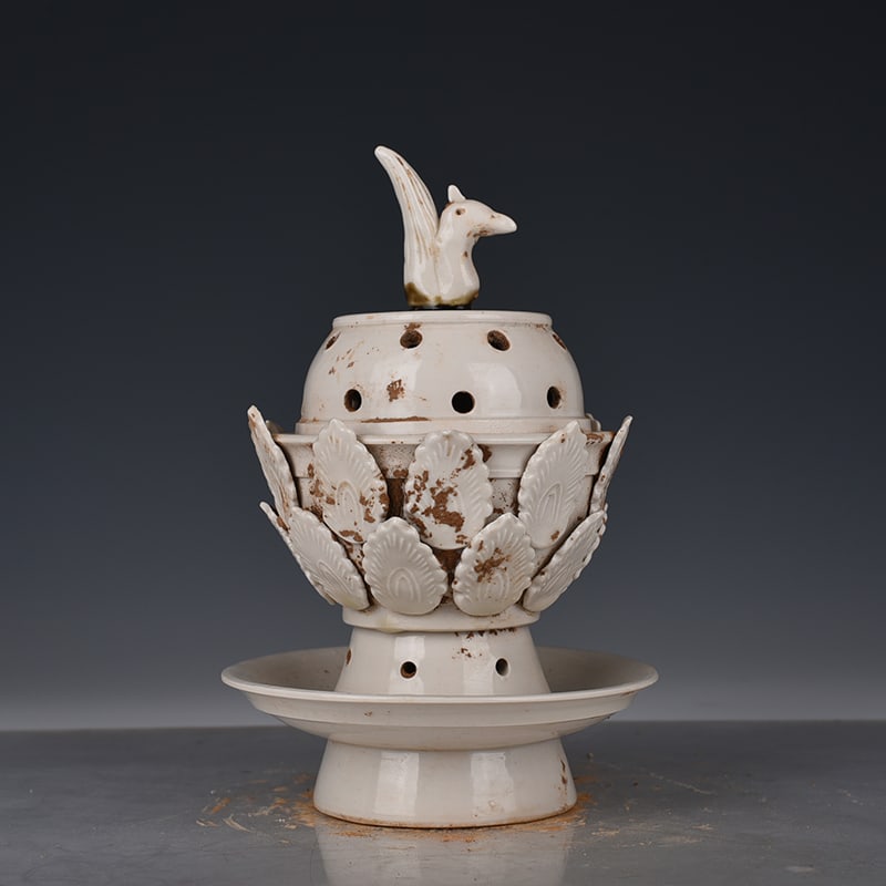 An Exquisite Chinese Ding kiln banana leaf smoker antique antique porcelain: Size: Height 21.5 cm - Width 14 cm |Materials: Porcelain |Style Dynasty: Song dynasty |Attributed: 10th-c |Object: statue