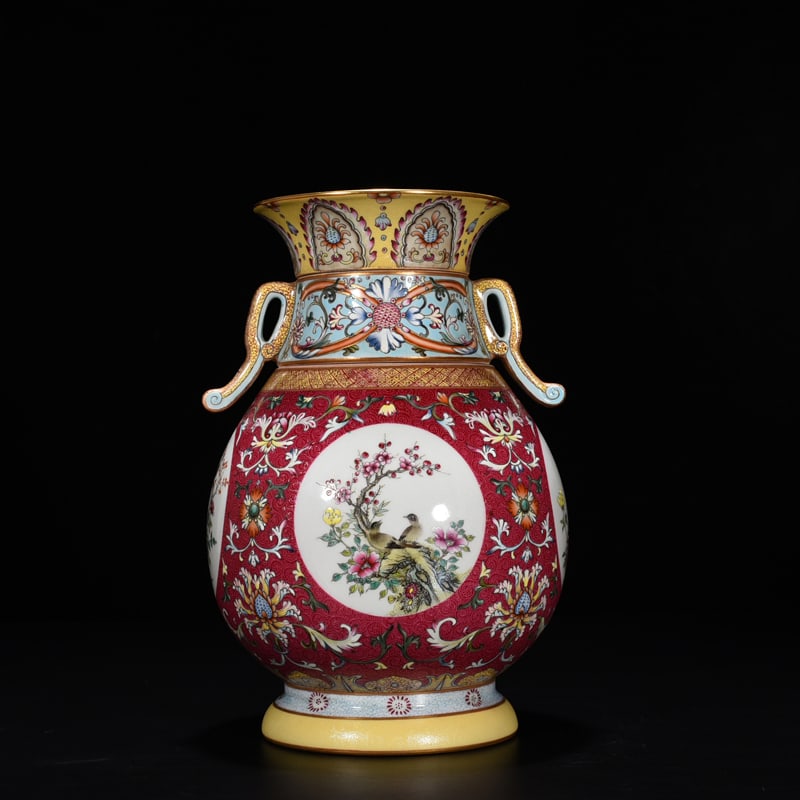 An Exquisite Chinese enamel carmine red rolling pattern consecrated four-season flower and bird neck: Size: Height 26.5 cm - Width 18 cm |Materials: Porcelain |Style Dynasty: Qing dynasty |Inscription: Qianlong Mark |Object: bottle