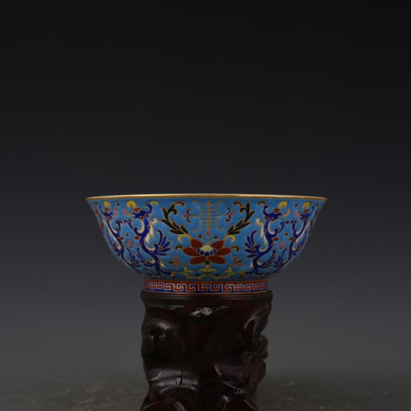 An Exquisite Chinese porcelain body enamel colorful dragon pattern bowl: Size: Width 14 cm - Height 5 cm |Materials: Porcelain |Style Dynasty: Qing dynasty |Inscription: Qianlong Mark |Object: bowl