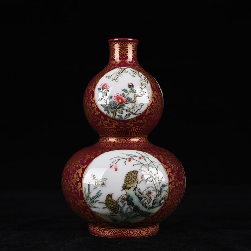An Exquisite Chinese alum red gold painted flower and bird gourd vase: Size: Height 16 cm - Width 10 cm |Materials: Porcelain |Style Dynasty: Qing dynasty |Inscription: Qianlong Mark |Object: vase