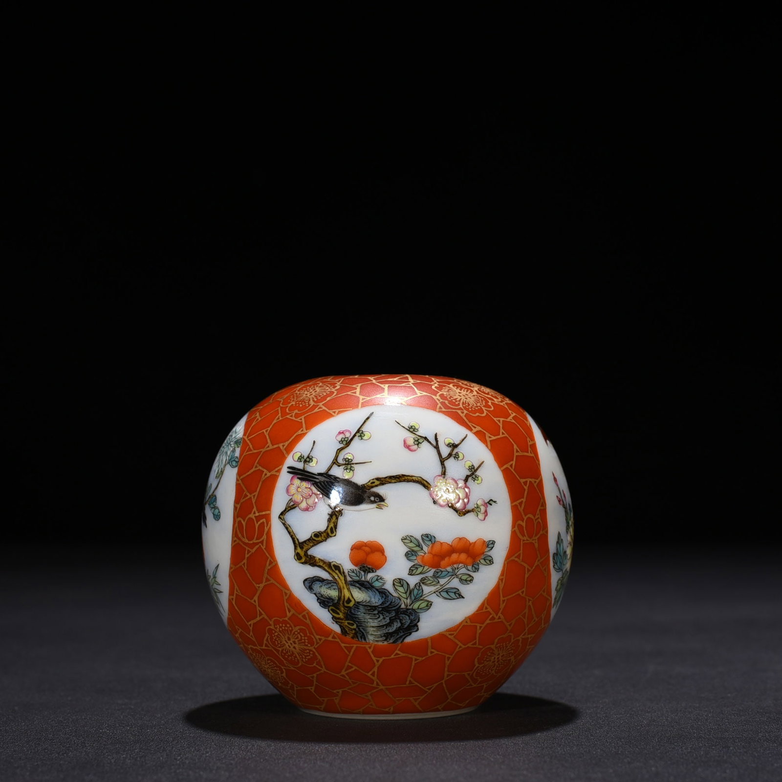 An Exquisite Chinese alum red gold painted water bowl: Size: Width 8.5 cm - Height 7.5 cm |Materials: Porcelain |Style Dynasty: Qing dynasty |Inscription: Qianlong Mark |Object: bowl