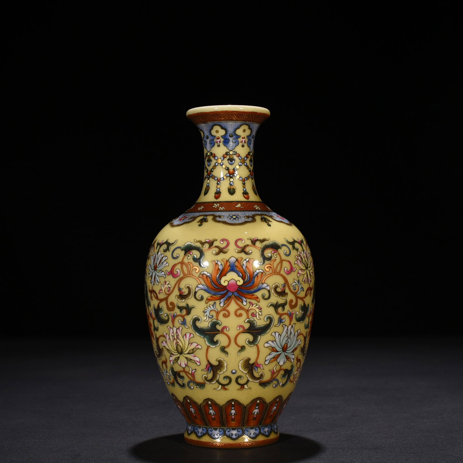 An Exquisite Chinese beige glazed enamel vase with gold: Size: Height 21 cm - Width 10 cm |Materials: Porcelain |Style Dynasty: Qing dynasty |Inscription: Qianlong Mark |Object: vase