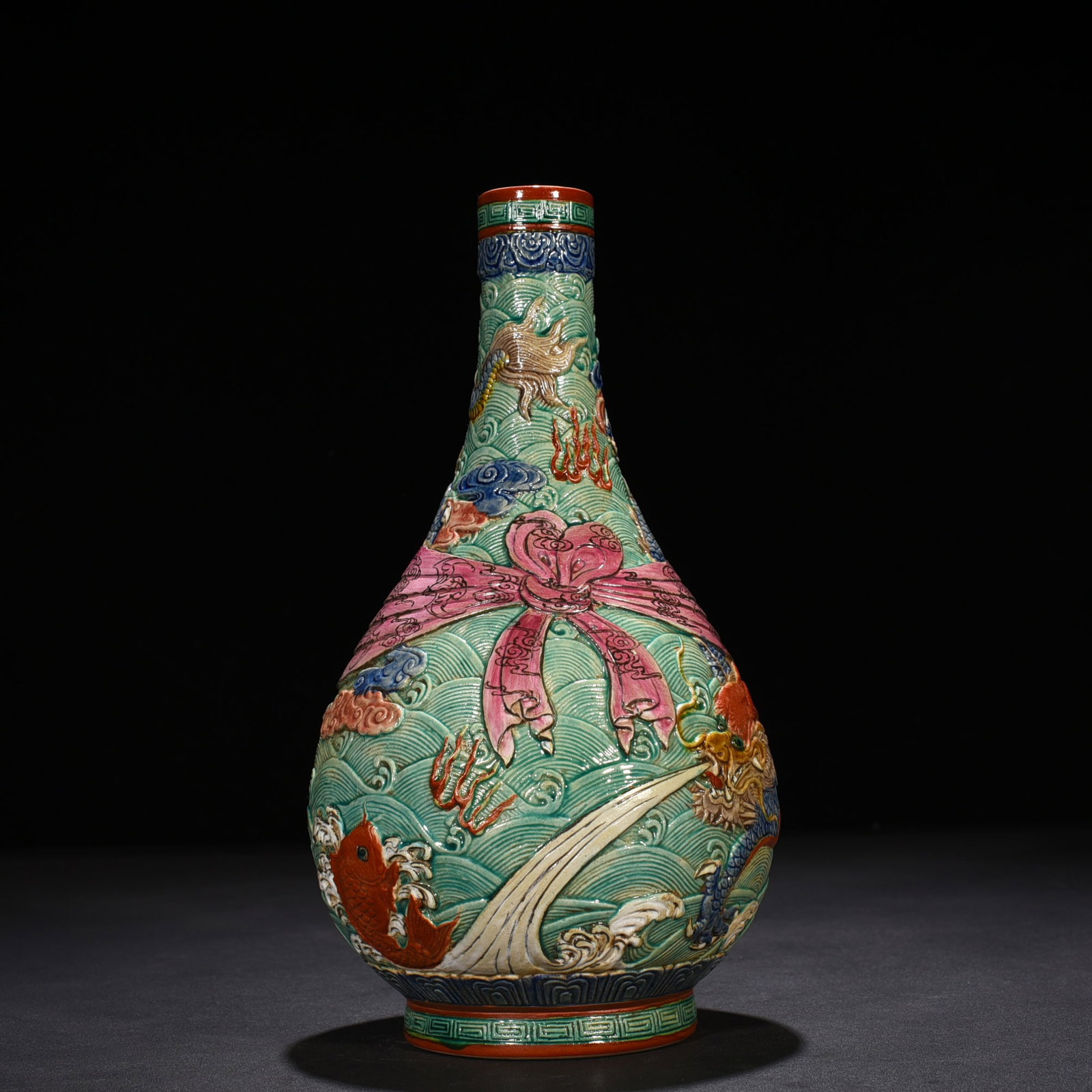 An Exquisite Chinese carved dragon brocade vase: Size: Height 29 cm - Width 16 cm |Materials: Porcelain |Style Dynasty: Qing dynasty |Inscription: Qianlong Mark |Object: vase