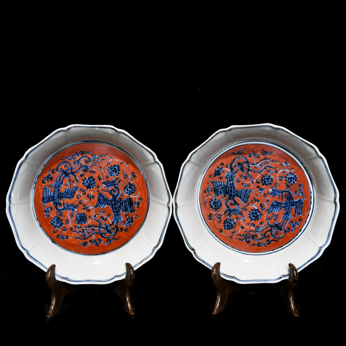 An Exquisite Chinese blue and white alum red phoenix pattern with ten edges: Size: Width 19 cm - Height 5.2 cm |Materials: Porcelain |Style Dynasty: Ming dynasty |Inscription: Xuande Mark |Object: Chinese Antique