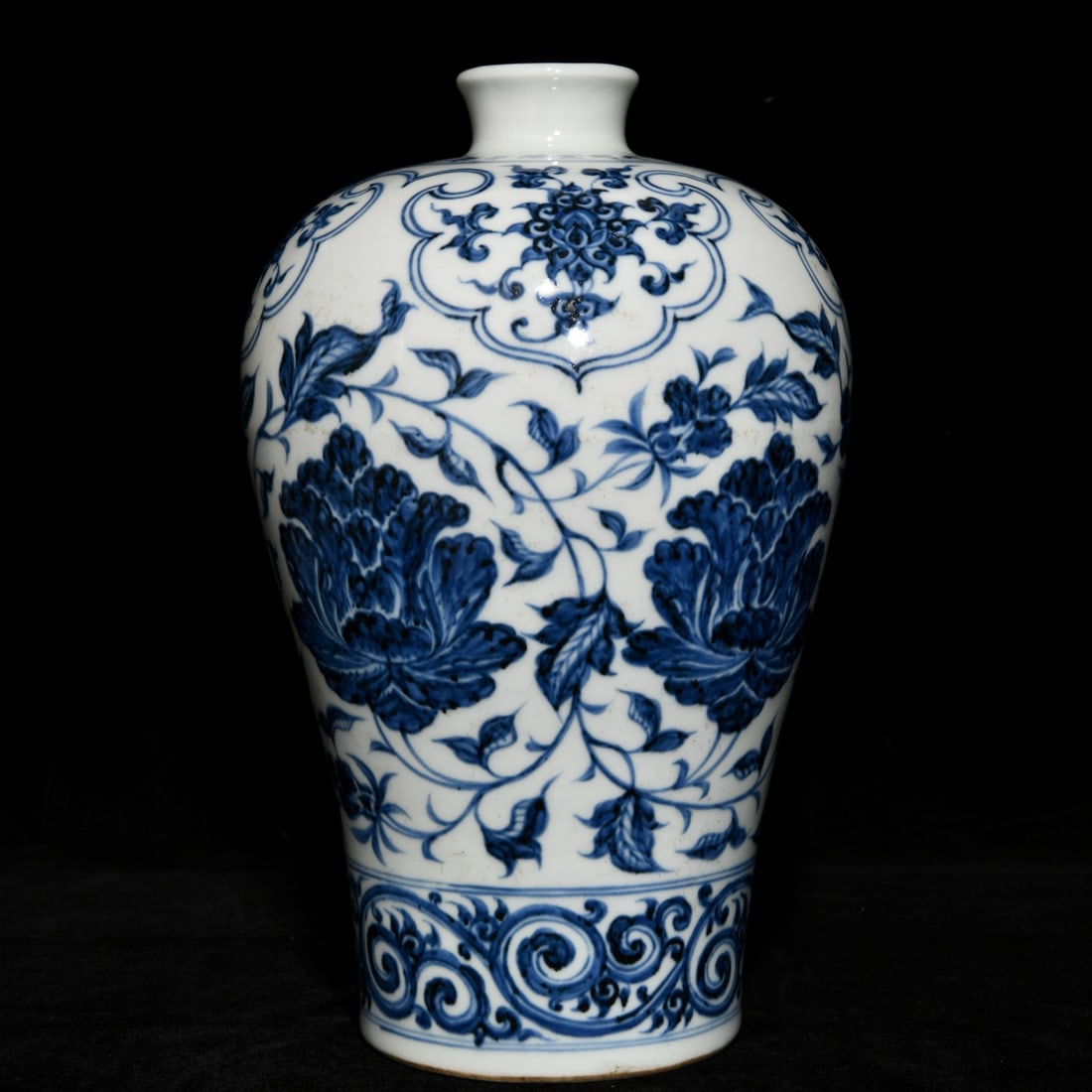 An Exquisite Chinese blue and white plum vase with peony pattern: Size: Height 26.5 cm - Width 16.5 cm |Materials: Porcelain |Style Dynasty: Ming dynasty |Inscription: Xuande Mark |Object: Chinese Antique