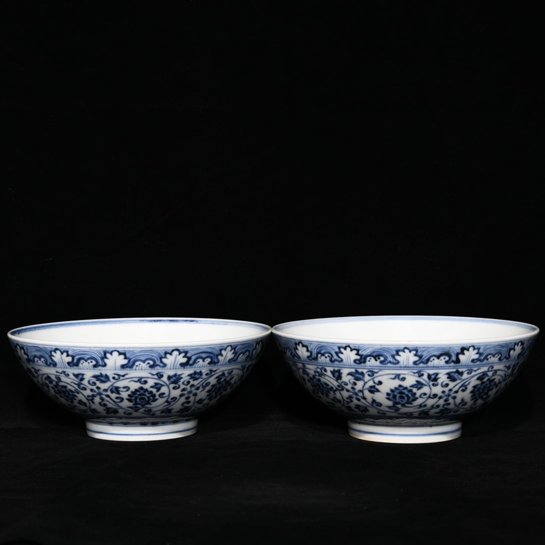 An Exquisite Chinese blue and white bowl with lotus pattern: Size: Width 19 cm - Height 7.5 cm |Materials: Porcelain |Style Dynasty: Ming dynasty |Inscription: Xuande Mark |Object: Chinese Antique