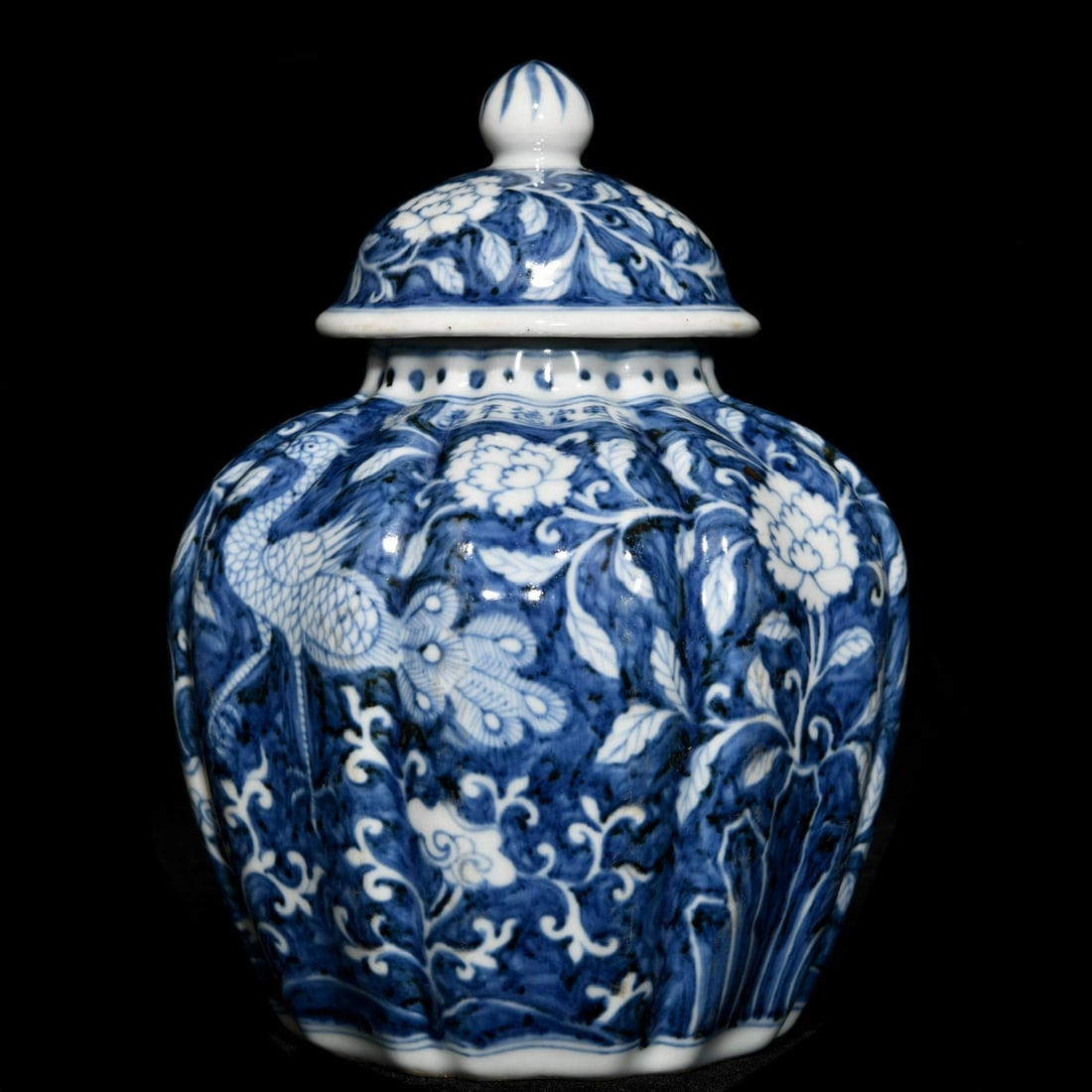 An Exquisite Chinese blue and white flower-and-bird pattern melon-edge lidded jar (1 of 9)