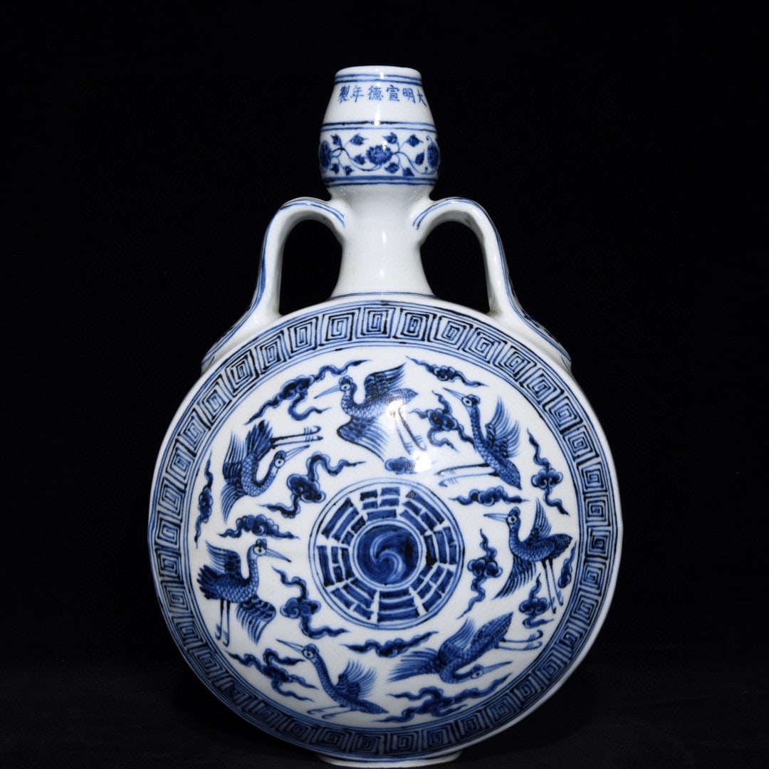 An Exquisite Chinese blue and white crane pattern flat vase: Size: Height 33.5 cm - Width 23 cm |Materials: Porcelain |Style Dynasty: Ming dynasty |Inscription: Xuande Mark |Object: Chinese Antique